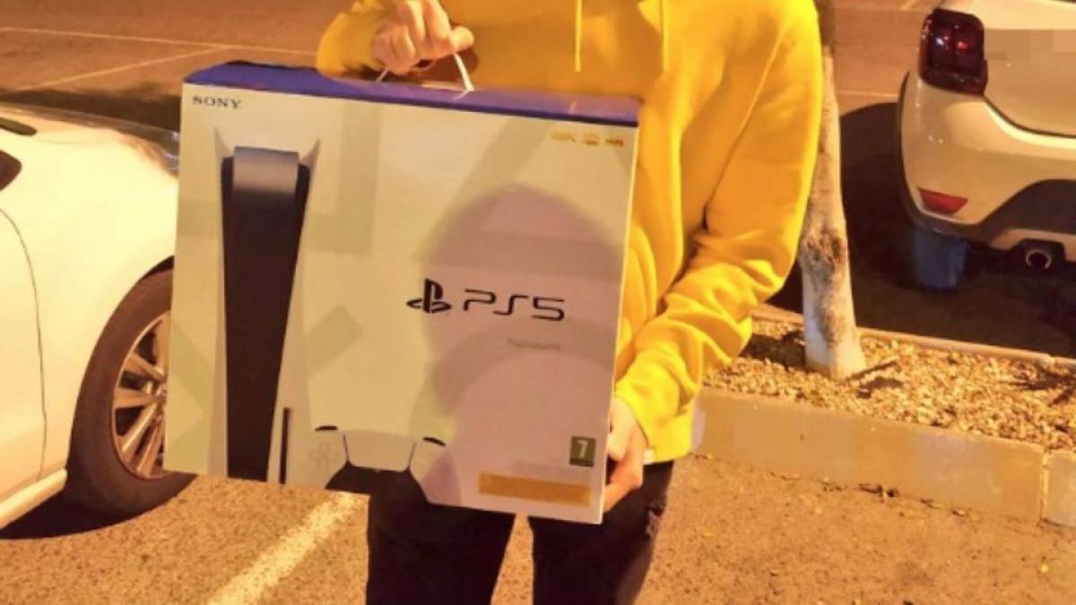 Joven compra PS5 durante Buen Fin, pero le llega un paquete de pañales