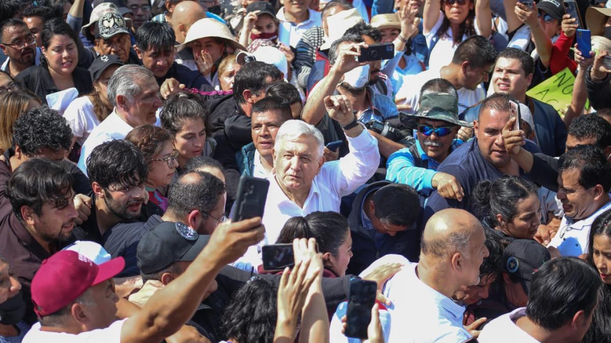 En Medio Del Caos Por Los Miles De Participantes En Marcha Amlo Avanza Rumbo Al Zócalo 2725