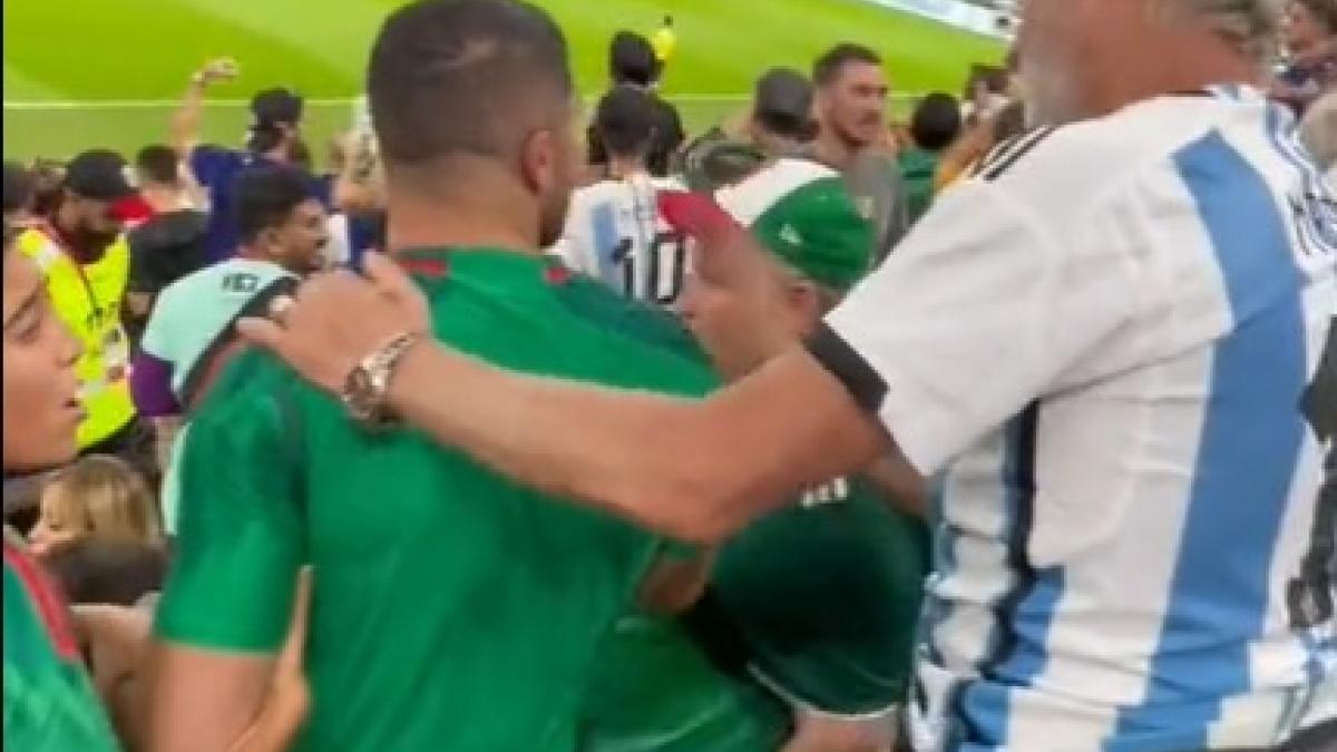 Copa del Mundo Qatar 2022: Excapitán de las Chivas se pelea con argentinos en el partido ante México (VIDEO)