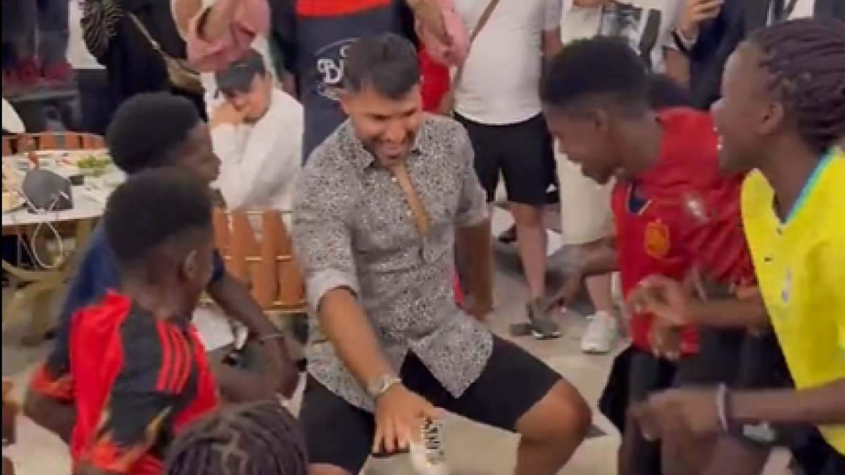 Copa del Mundo Qatar 2022: El "Kun" se olvida de pelea con el "Canelo" y se relaja con baile viral en el Mundial (VIDEO)