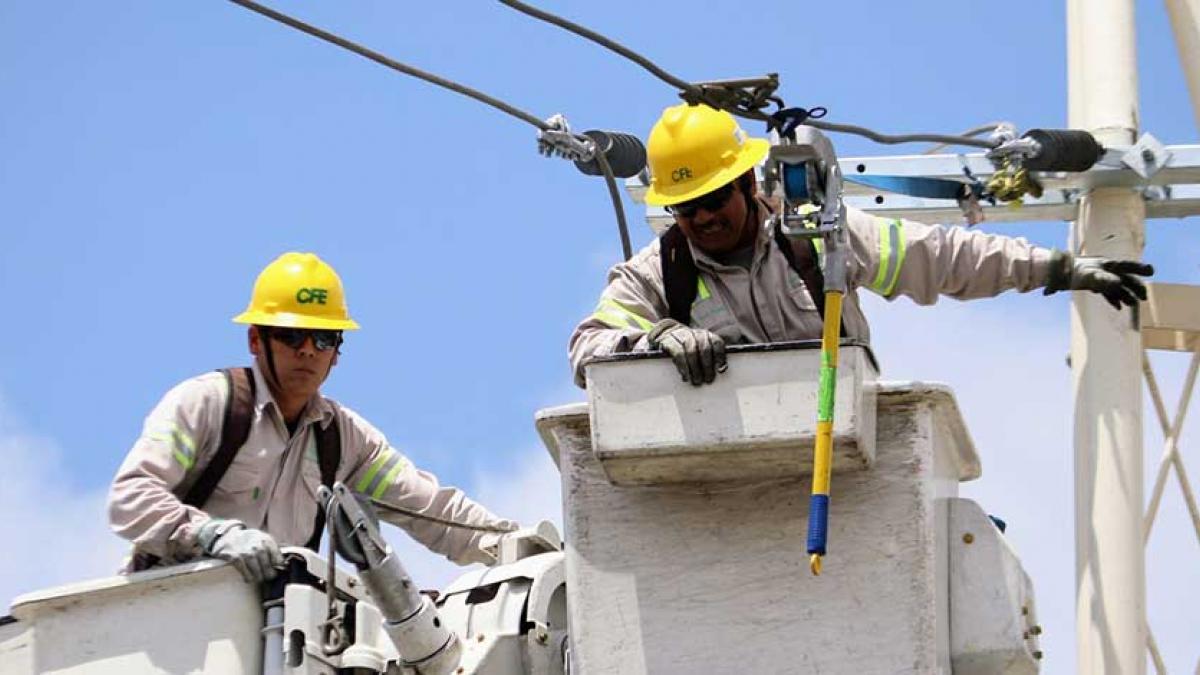 Pese al calor, la gente no se va a quedar sin luz, asegura AMLO