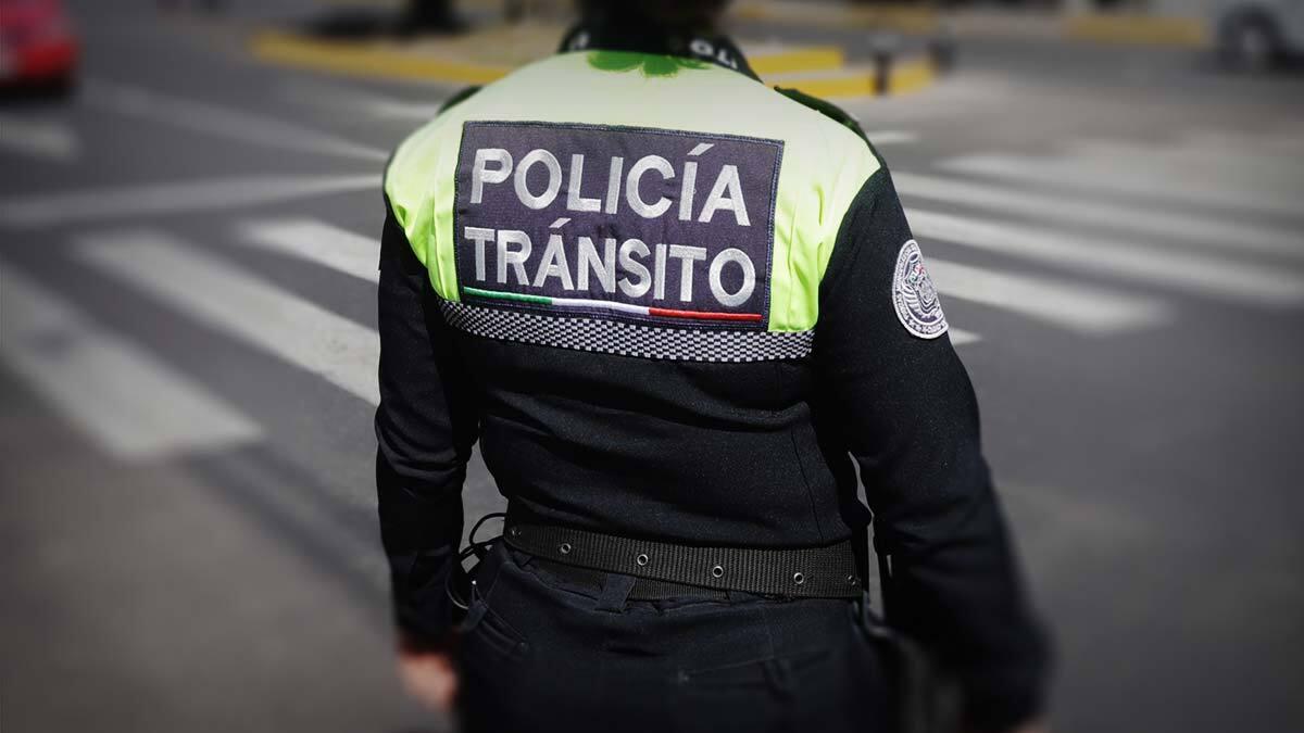 Exhiben a policías que pedían "mordida" a automovilistas en Puebla