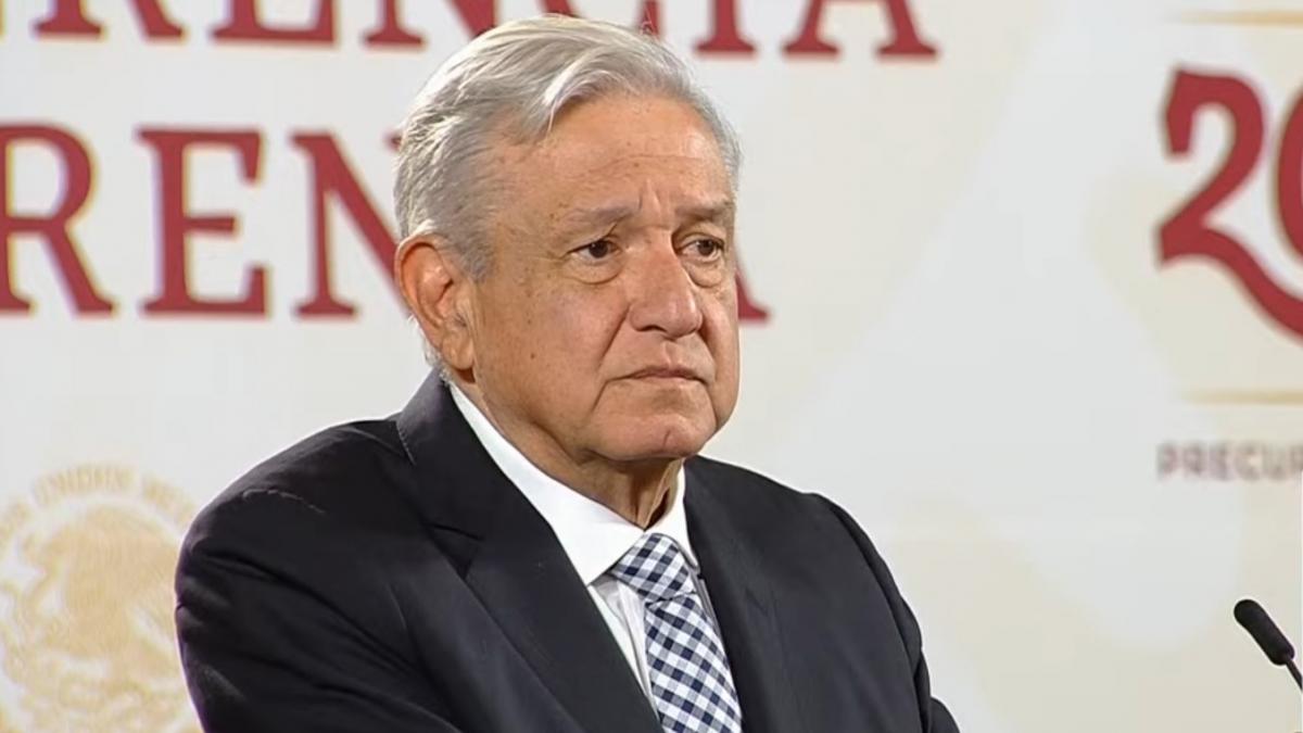 Gobernador de Texas es “inhumano” y “anticristiano” por trato a migrantes, acusa AMLO