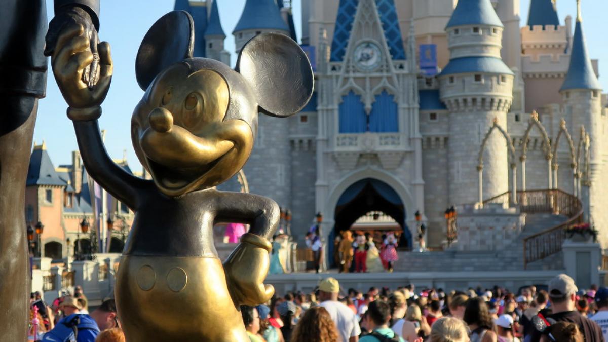 ¿Trabajar en Disney World? ¡Llegó tu oportunidad! Checa cómo inscribirte al programa de intercambio