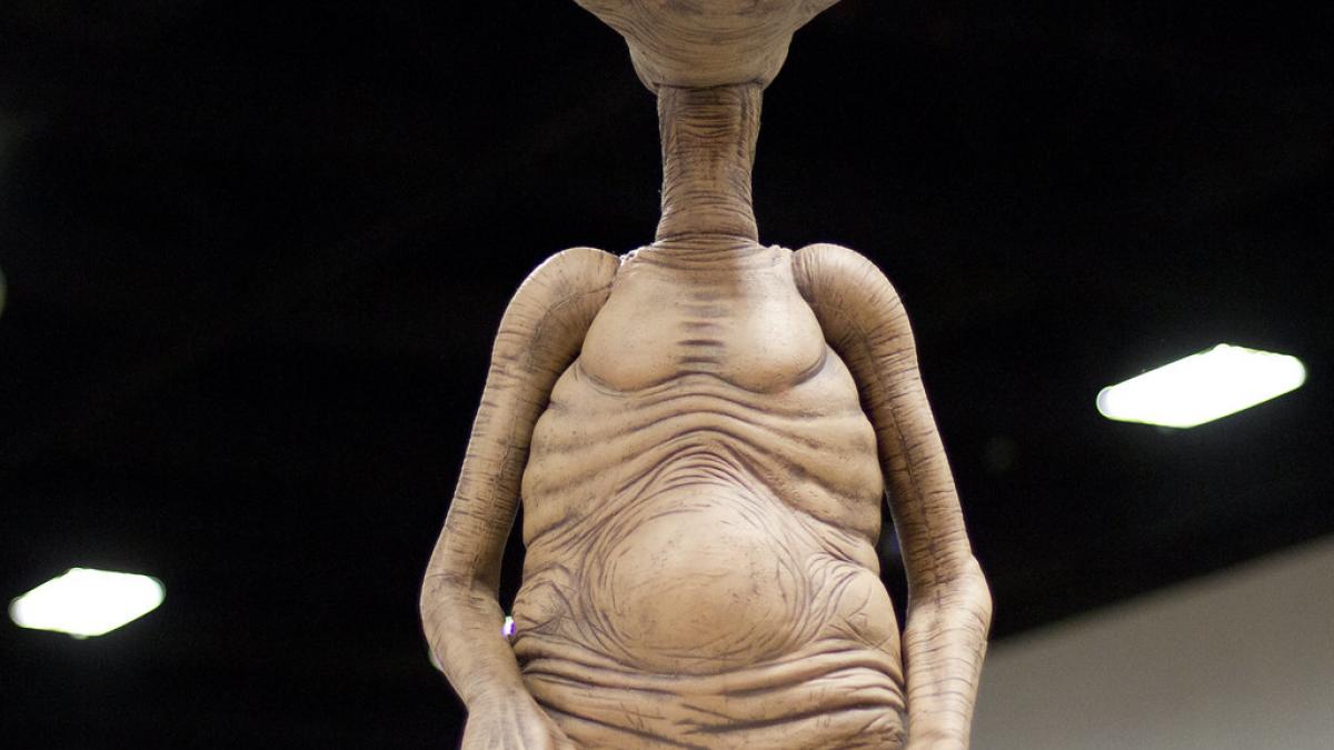 ¡Un clásico! Muñeco original de ‘ET: El Extraterrestre’ se subasta en cifra millonaria