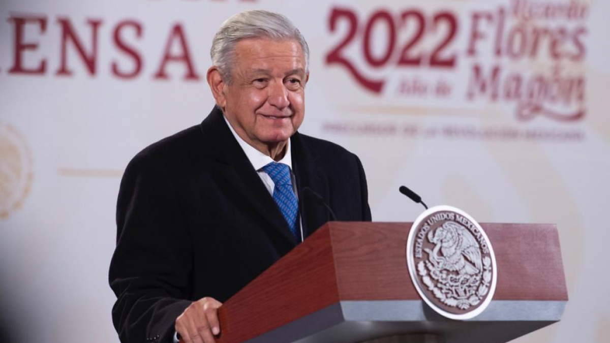 AMLO llama a Córdova “farsante sin principios”