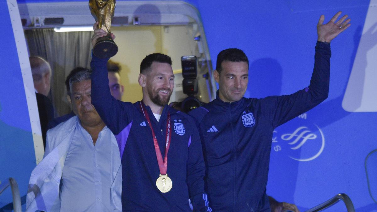 VIDEO: ¡Brutal! Lionel Messi y la Selección Argentina son recibidos por una multitud a las 3 am