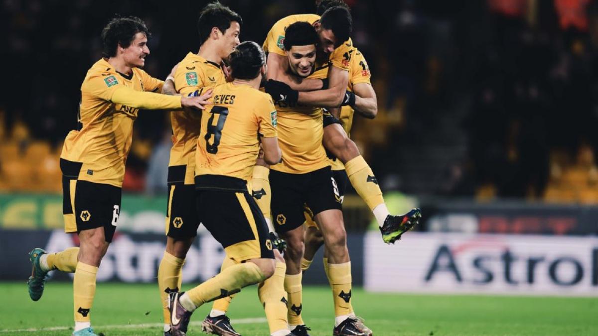 VIDEO: Con este gol Raúl Jiménez comanda la victoria de los Wolves en la Carabao Cup