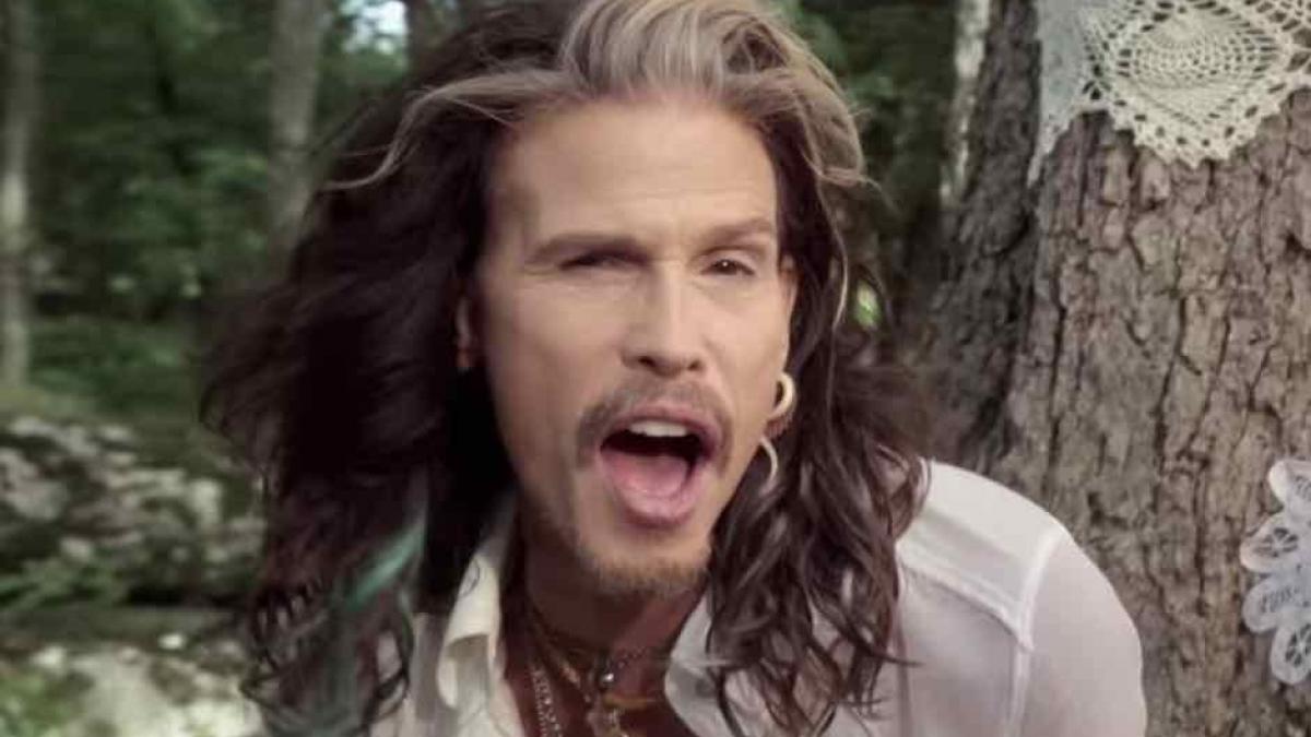 Steven Tyler de Aerosmith es acusado por una mujer de abusar de ella cuando era menor