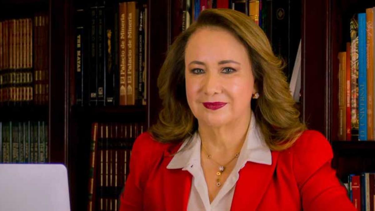 Ministra exhibe lista de pruebas de autoría de tesis que entregó a la UNAM