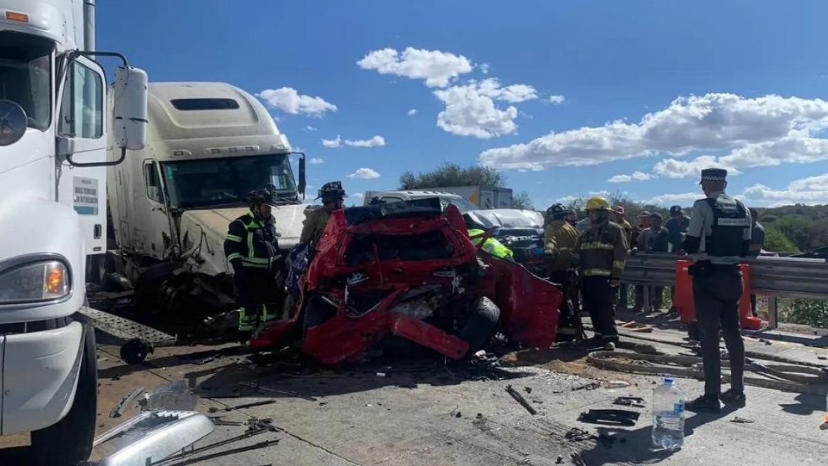 Accidente en la México-Querétaro deja un muerto y 10 lesionados