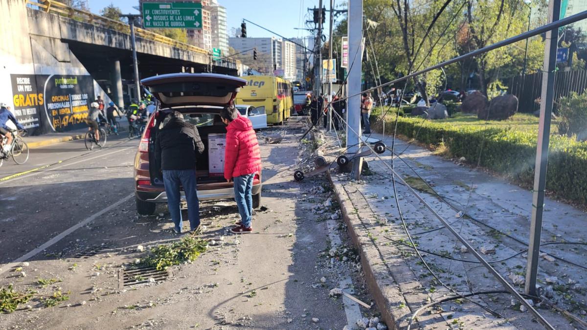 Camión se queda sin frenos e impacta nueve automóviles en Santa Fe