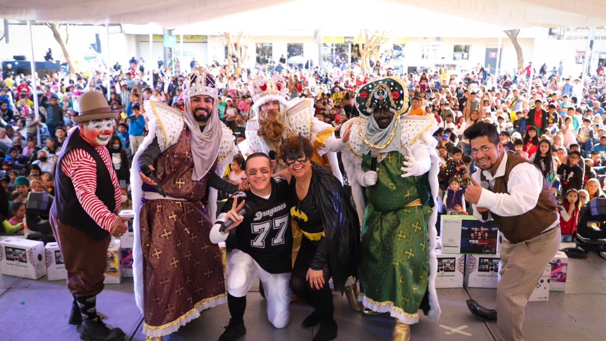 Reyes Magos llegaron a Cuajimalpa; llevaron más de 8 mil juguetes a los niños