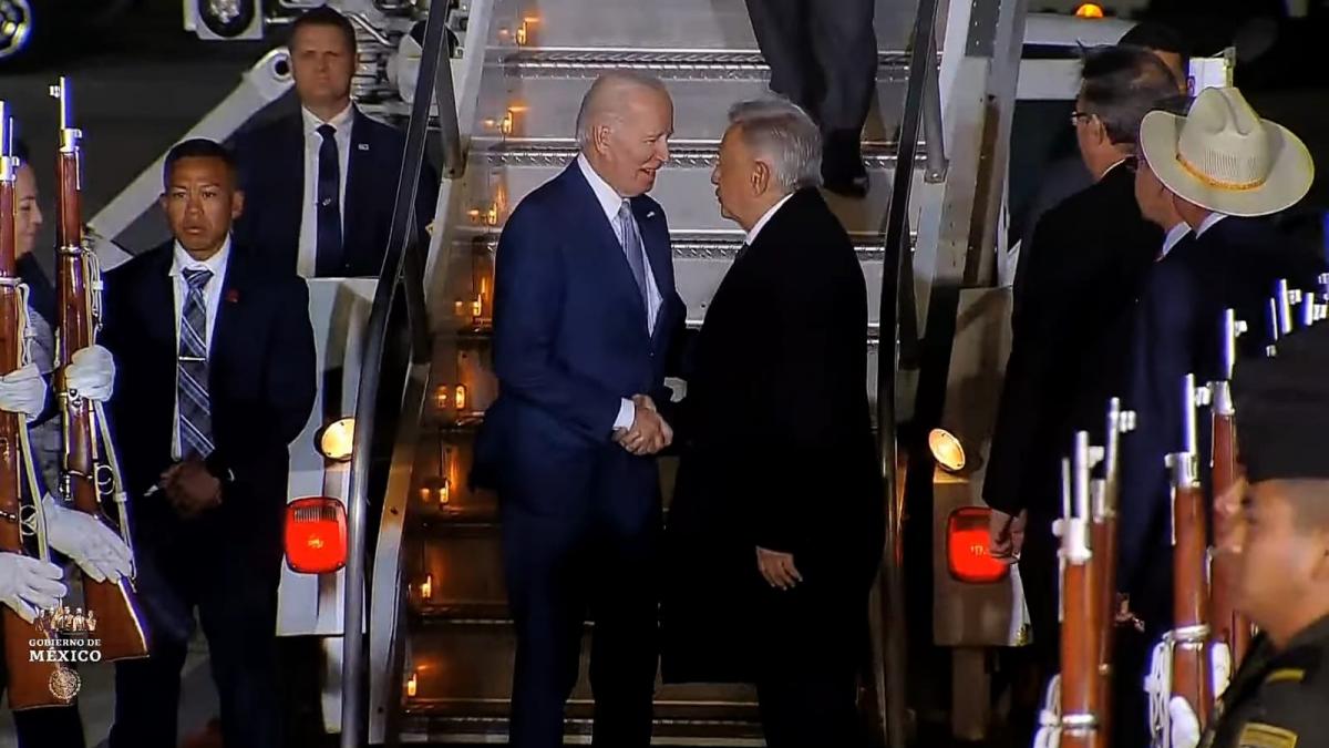 AMLO da la bienvenida a Joe Biden, presidente de EU en el AIFA