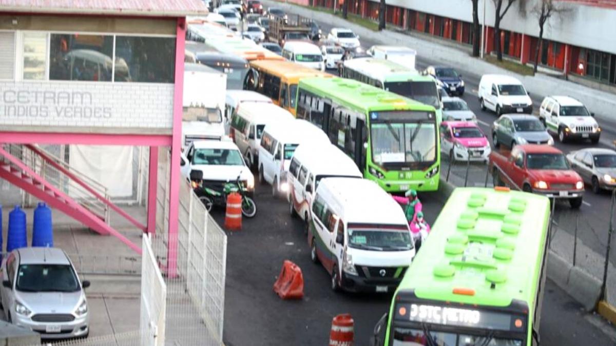 CDMX vive caótico regreso a clases por cierres tras afectación en L3 del Metro