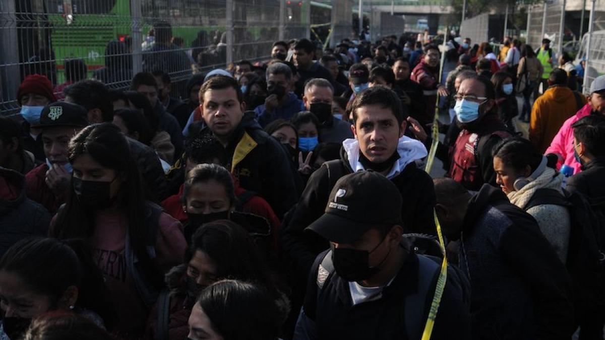 Cierre de estaciones del Metro genera caos en regreso a clases