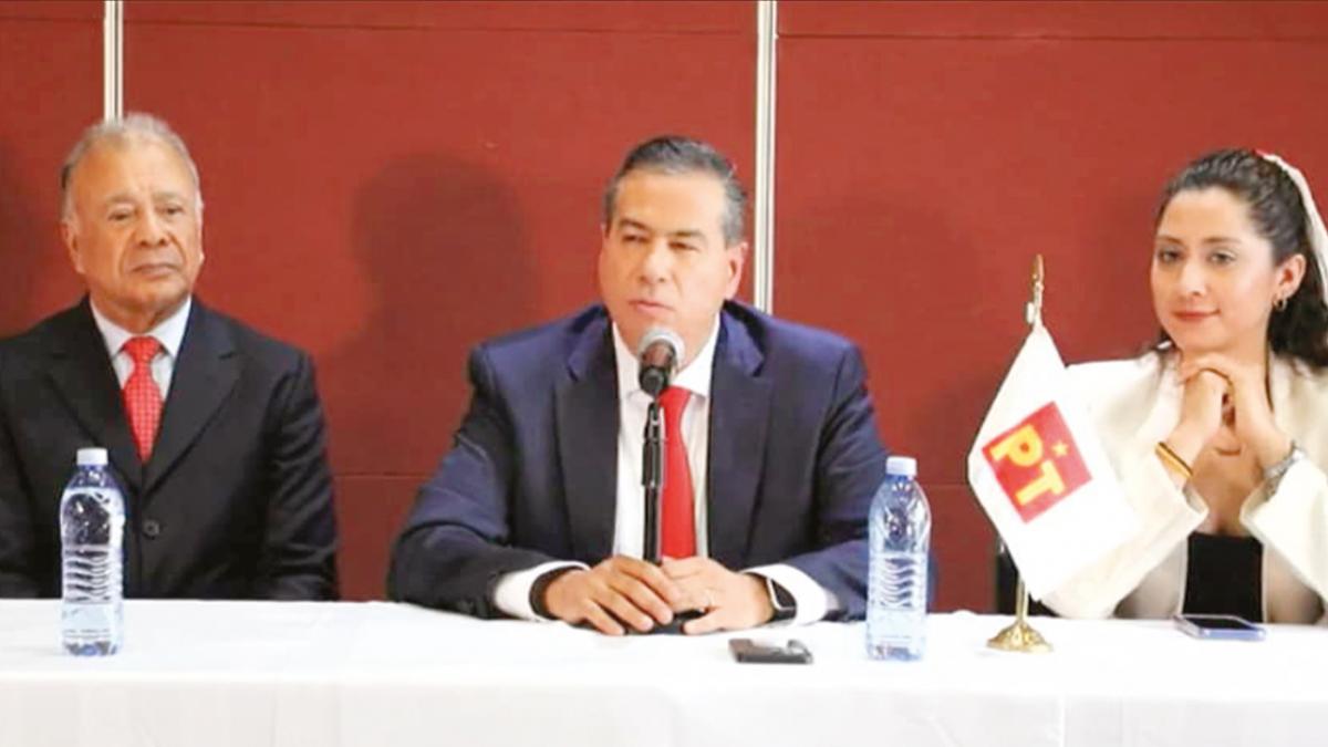 Jefe del PT se dice al lado del Presidente, pero en Coahuila se aferran a no declinar