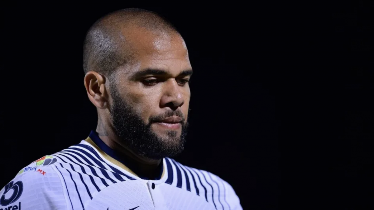 Dani Alves: Filtran declaración de la mujer que acusa al futbolista de Pumas de agresión sexual