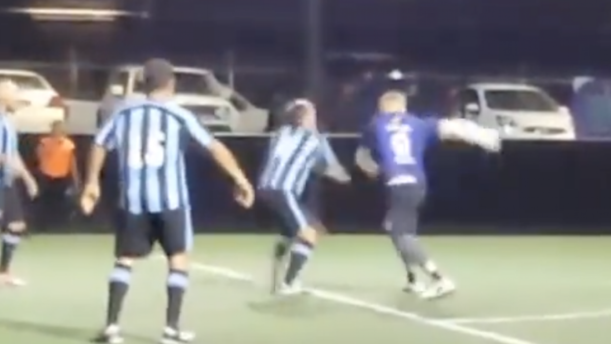 América: ¡Se volvió loco! Exjugador de las Águilas se va a los golpes en pleno partido de futbol amateur (VIDEO)