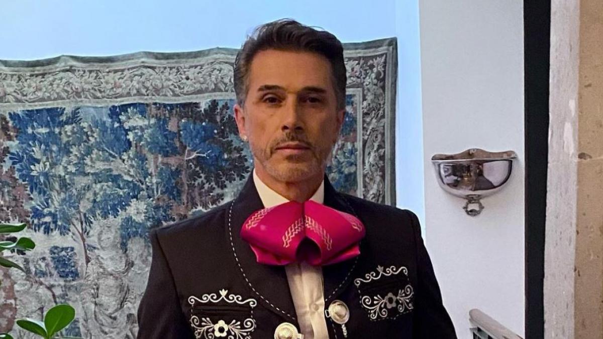 Sergio Mayer es nombrado el Rey del Mariachi, intenta cantar y se le va la voz (VIDEO)