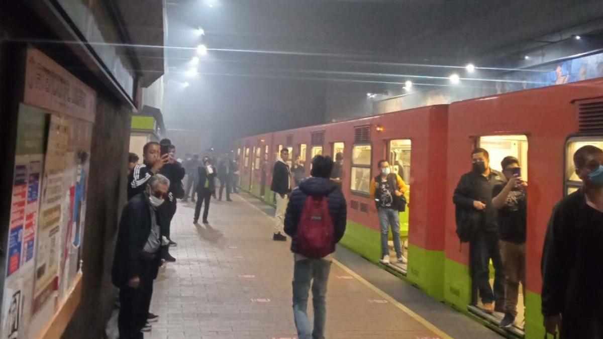 Metro CDMX: Humo en estación Copilco de Línea 3 sorprende a usuarios