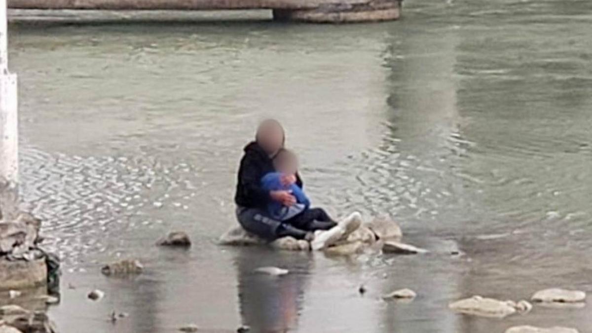 Rescatan a madre e hijo atrapados en el Río Bravo; son originarios de Ecuador