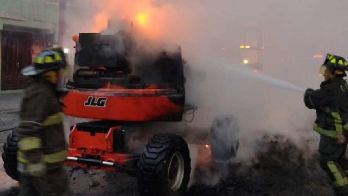 Maquinaria se incendia cerca del tramo elevado de la Línea 12 del Metro