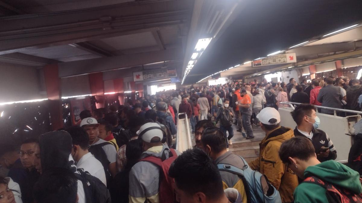 Reportan retrasos de hasta 40 minutos en la Línea 3 del Metro