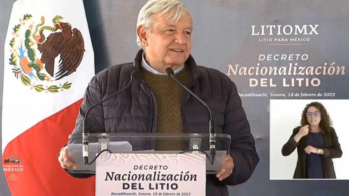 AMLO firma decreto de nacionalización del litio; "para que no lo puedan explotar extranjeros"