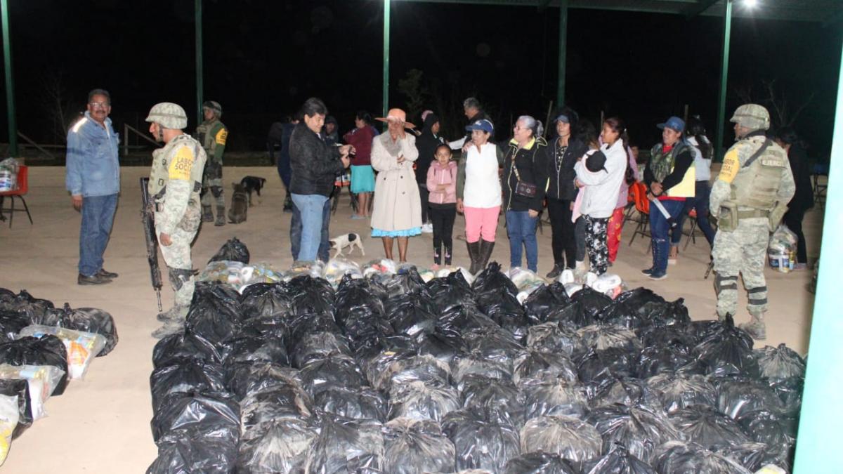 Ejército Mexicano realiza actividades de labor social en el poblado “El Durazno, Guerrero”