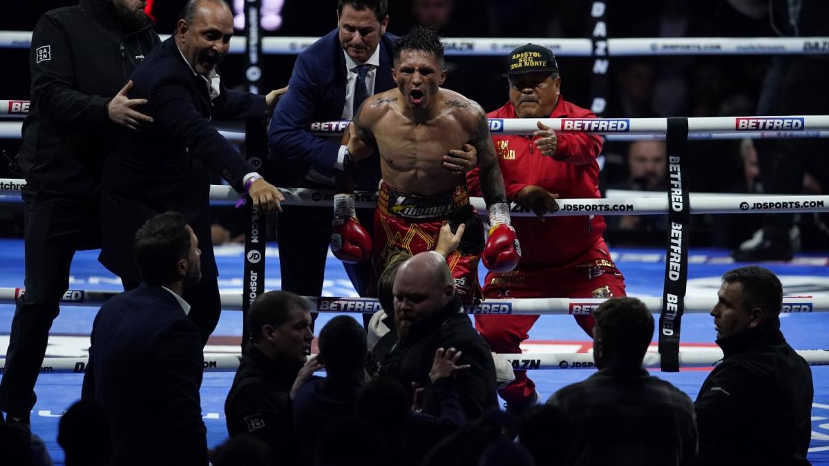 VIDEO: Mauricio "Bronco" Lara y el polémico escupitajo a Josh Warrington que calienta la revancha