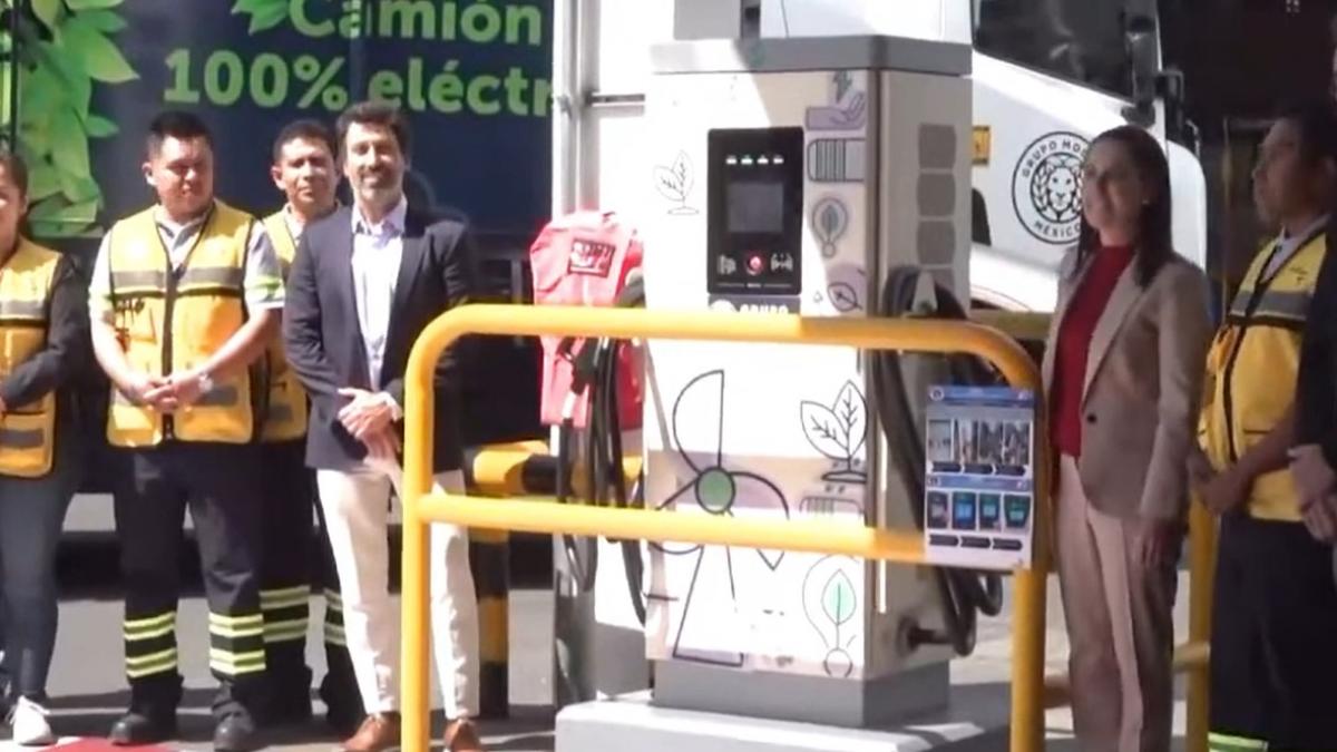 Sheinbaum inaugura la primera estación de carga de camiones eléctricos en CDMX