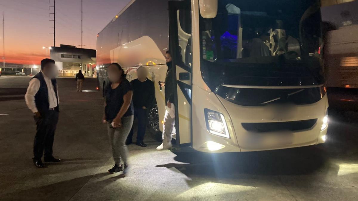 Identifican en autobuses a 116 extranjeros de 14 países; no comprobaron su estancia regular en México