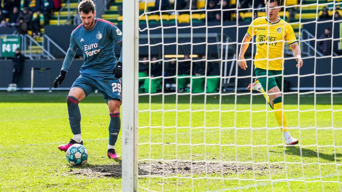 VIDEO: Santiago Giménez anota en goleada del Feyenoord sobre el Fortuna Sittard