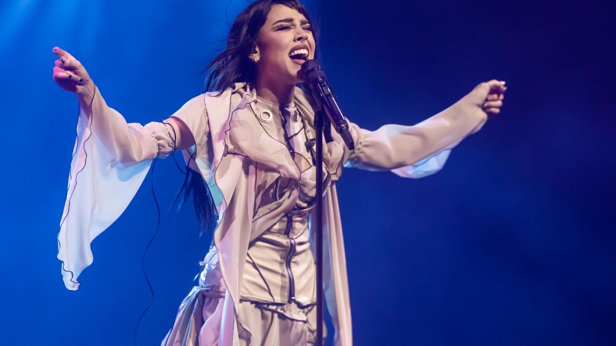 Danna Paola llena el Auditorio Nacional de girl power y amor propio