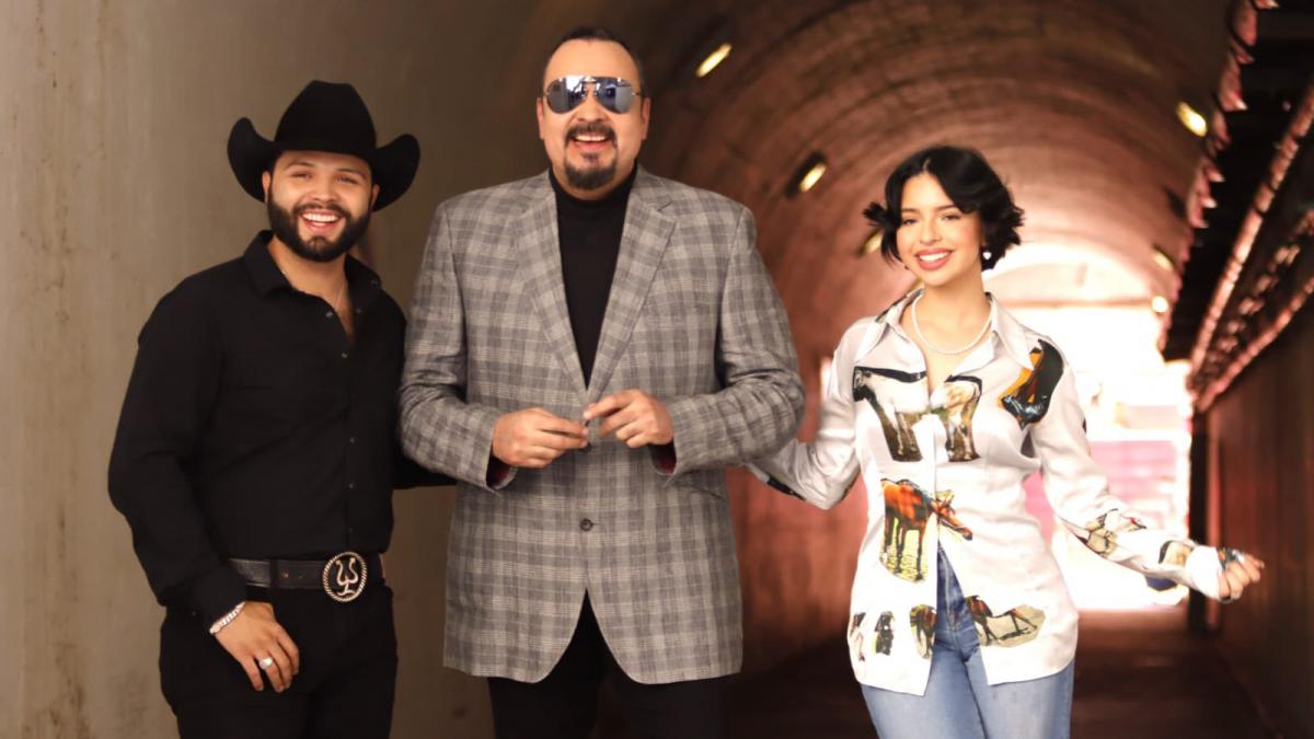 Destapan que Pepe Aguilar y Ángela Aguilar llenaron Plaza de Toros porque regalaron boletos