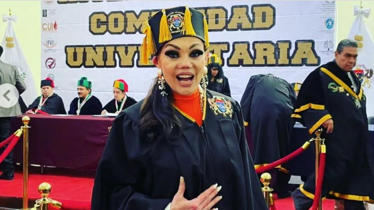 Carmen Campuzano recibe doctorado Honoris Causa y se enoja porque no la felicitan: "Me quieren ver ebria"