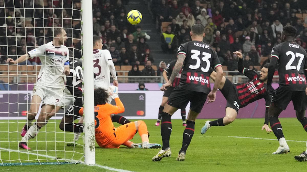 Ochoa falla y su equipo empata