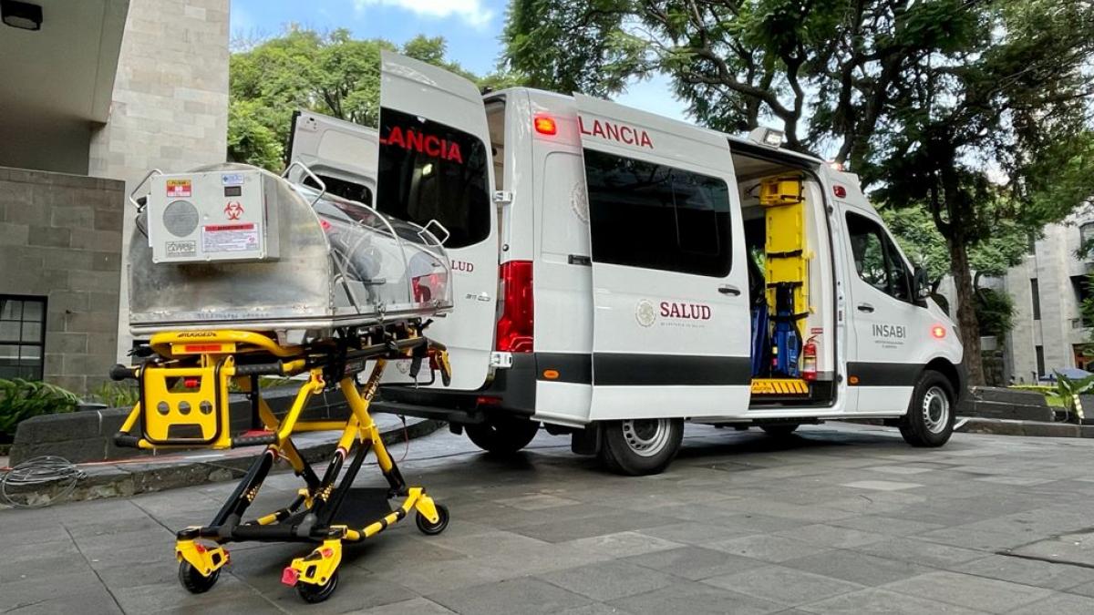 Sheinbaum da banderazo de salida a 25 nuevas ambulancias del ERUM en CDMX