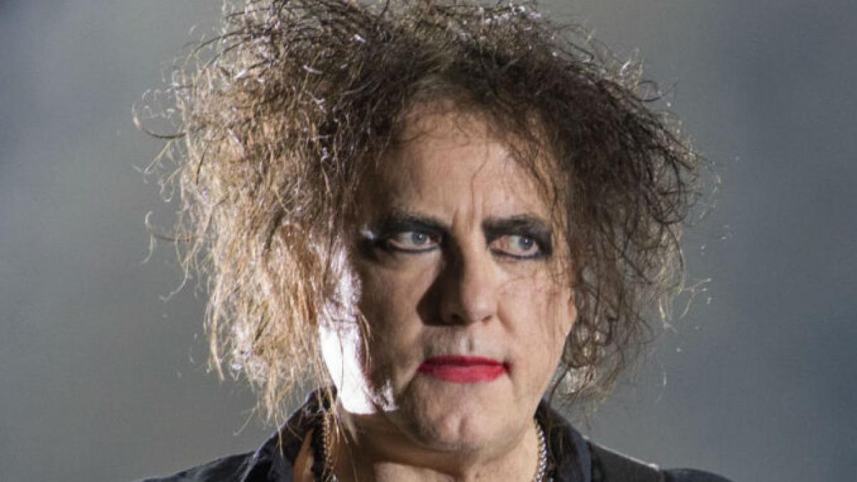 Robert Smith, de The Cure, ataca a Ticketmaster por lo carísimo de sus boletos: "estoy asqueado"