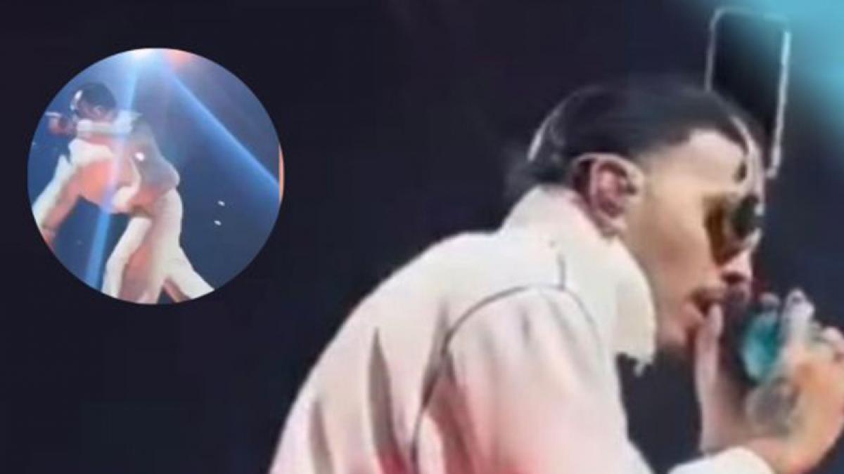 Golpean a Rauw Alejandro en la cabeza con un celular en pleno concierto (VIDEO)