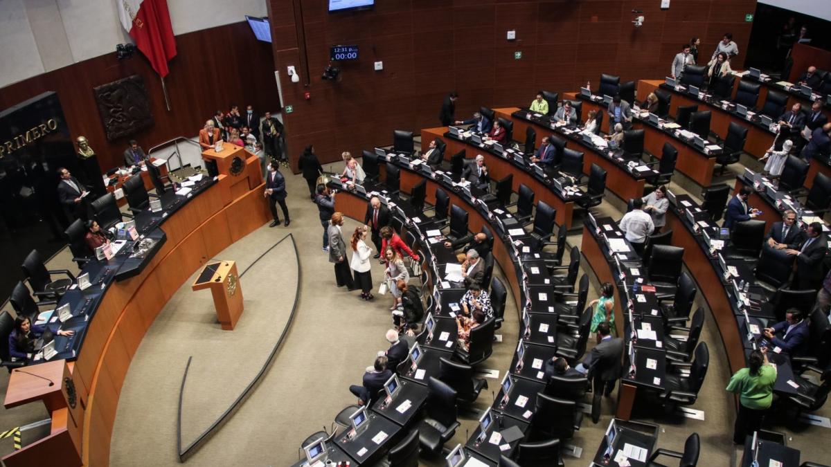 Senadores del PRI reconocen tensión al interior de la bancada tras cambio de coordinador