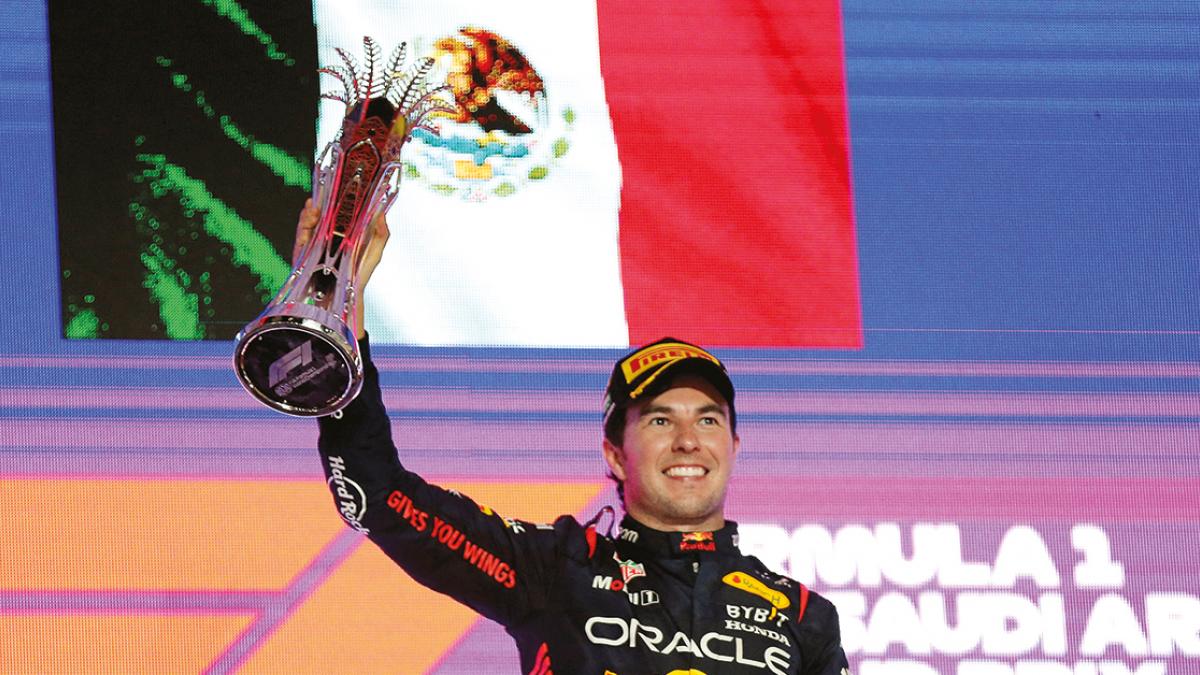 Gana Checo Pérez y está a un punto de Verstappen