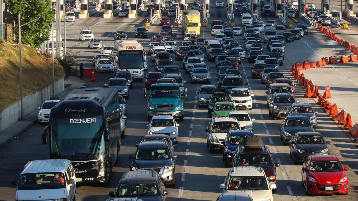 Bloqueo genera caos vial en la México-Cuernavaca en pleno retorno de puente vacacional