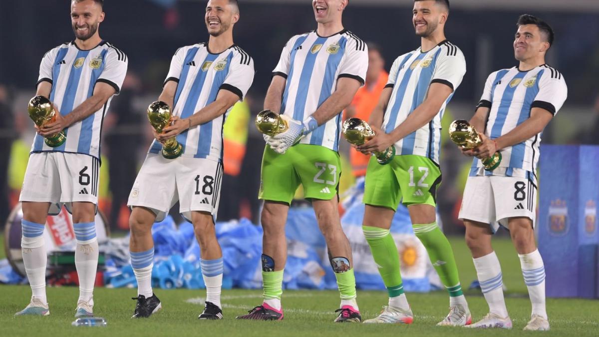 ¡'Dibu' Martínez lo hace de nuevo! El portero de Argentina repite polémico festejo en Qatar tras la victoria ante Panamá (Fotos)