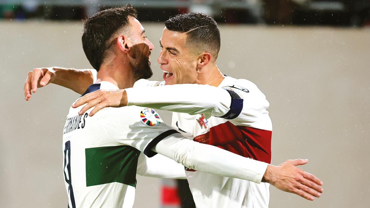 CR7 marca doblete en la goleada de Portugal