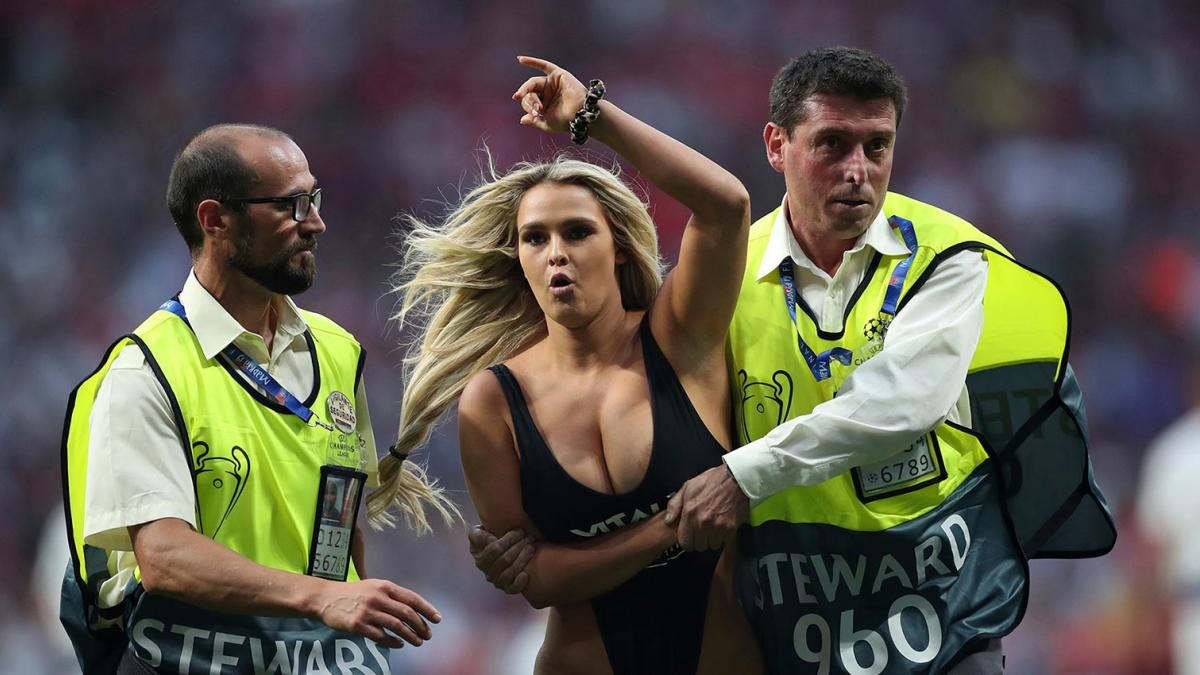 OnlyFans: Kinsey Wolanski, la joven que invadió en traje de baño una final de Champions y ahora es una reconocida piloto