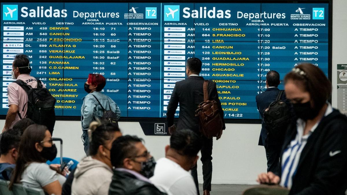 Aerolíneas tendrán que indemnizar a pasajeros por sobreventa de vuelos, señala la Corte