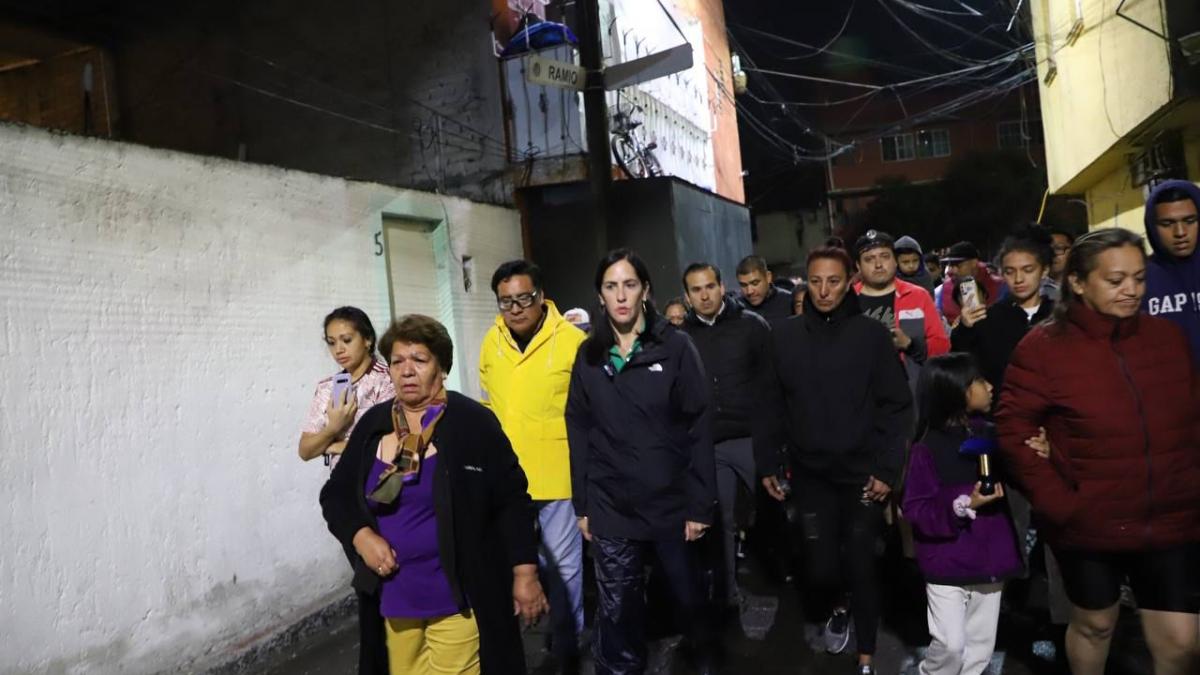 Lía Limón recorre colonia El Capulín para evaluar daños a viviendas debido a inundaciones