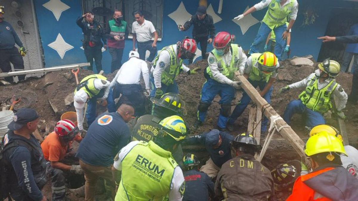 Derrumbe en obras de drenaje en Álvaro Obregón deja un muerto